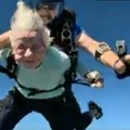 Preminula baka koja je pre nekoliko dana postala najstariji padobranac u 104. godini