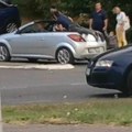 Hit scena u Beogradu! Ljudi u čudu posmatrali Pogledajte kako se grupa mladića vozi u automobilu