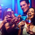 Kako da pijete, a da se ne napijete za Novu godinu? Ovo su 3 zlatna saveta: U toku slavlja koristite metodu pola-pola
