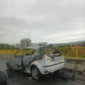 "Iz čista mira se zapalio, ljudi su napustili vozilo": Izgoreo automobil na samom ulasku u Zaječar (foto)