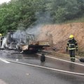 Požar na kamionu sa plinskim bocama kod sela Žirovnica
