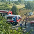 TRAGEDIJA Vozač automobila sleteo s nadvožnjaka, jedna osoba mrtva, dve povređene