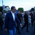Vučić se “slučajno” našao na skupu “Građani protiv blokada” u Borči