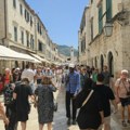 Turista u kolovozu isto kao lani, noćenja manje dva posto