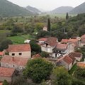 Ustaški simboli i poruke mržnje u glušcima: "Ubij Srbina" osvanuo na asfaltu!