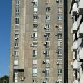 Ceo Beograd u šoku gledao požar u zgradi u Ustaničkoj! Povređena trudnica, stan izgoreo pevaču i menadžerki