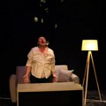 Predstava "Nasamo sa svima" u Teatru
