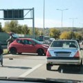(Foto) gužva na prilazu Beogradu: Stvaraju se zastoji nakon saobraćajne nezgode