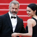 Mel Gibson raskinuo sa 35 godina mlađom devojkom