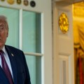 (Foto, video) Tramp predstavio sebe kao Isusa, pa obrisao objavu: Bura zbog AI fotografije američkog predsednika