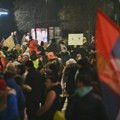 Tenzije u Zemunu: Naprednjaci izneli štandove, građani se odmah okupili u znak protesta VIDEO