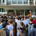 FOTO: Skup podrške suspendovanim nastavnicima Jovine gimnazije održan ispred Mašinske škole