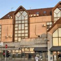 Vređao fotoreportera tokom studentskog skupa u Zrenjaninu, kažnjen sa 30.000 dinara
