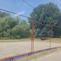 Jelena Milošević traži da SNS vrati golove na igralište u Trupalu: „Zbog šatora uništen prostor za decu“