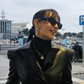 "Danju bez šminke i sa punđom, a noću prava bomba" Komšije bez dlake na jeziku o popularnoj pevačici, otkrile kako se ponaša…