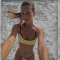 Žena Sergeja Trifunovića ne prestaje da provocira: Skinula se u minijaturni bikini, preko kukova samo tanke tračice, a pozadi…