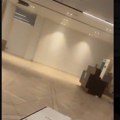 (Video) Bomba pala na aerodrom, ljudi se bacali na pod! Stravična eksplozija: Putnik bežao i snimao katastrofu, letovi…
