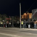 Građani Bora dočekuju studente-pešake iz Zaječara, nasuprot njima okupile se i pristalice SNS-a