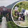 Prve slike nesreće u crnoj gori: Autobus sleteo puta, najmanje dve osobe poginule!