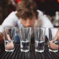 Alkohol ne sme da bude kul – sa 13 godina prva pijanstva, polovina tinejdžera pije
