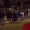 Krvavi obračun na Novom Beogradu: Zvezdaši tukli Partizanovce (uznemirujući video)