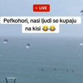 "Last minut, 6 noći": U Pefkohoriju je lilo kao iz kabla, a zbog onoga što su radili Srbi na plaži, gore društvene…