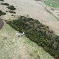 Srušio se avion u Škotskoj! Tek što je poleteo, pao na livadu nadomak aerodroma (Foto)