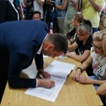 Kandidat SNS Žarko Đokić glasao u Kosjeriću na biračkom mestu 29