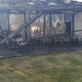 Prve slike nezapamćenog požara kod Aleksinca: Sve je crno, 4 kuće izgorele do temelja, vatra opustošila sve