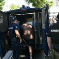 „Osmehom protiv tiranije. Prizor veći od neba“: Fotografija koja udara pravo u srce i objašnjava celom svetu šta se dešava u…