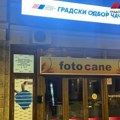 SNS se oglasio nakon incidenata ispred stranačkih prostorija: Ako su kamenice sve što imate da ponudite…