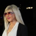Јами се не одваја од овог мушкарца Сви се питају ко је он! (Фото)