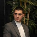 Zvezda serije "Sablja" prvi put u javnosti s verenicom: Prelepa brineta ukrala sve poglede na crvenom tepihu (foto)