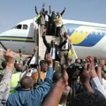 Znak smirivanja u Sudanu: Posle tri godine sleteo putnički avion, dočekan s oduševljenjem