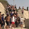 Шпанија диже баријеру у мору после пробоја 60.000 миграната: Војска на улицама, маса поново креће ка граници
