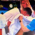Drama u Sinsinatiju! Novak Đoković povraćao usred meča protiv Argentinca, doktori došli na teren