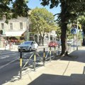 DRAMA U CENTRU PROKUPLJA: Muškarac nožem krenuo na maloletnike, građani u strahu – „Nečuveno je da se ovako nešto dešava u…