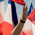 Francuzi žele promene dok klize u dužničku krizu