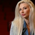 Kuma Jelene Jovičić je ova folk pevačica! Uslikana sa glumicom ispred opštine, a tik pred venčanje se oglasila: "Danas jedna…
