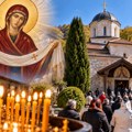 Danas je praznik Pokrov Presvete Bogorodice, hiljade vernika noćas se molilo Presvetoj u poznatoj svetinji, manastiru Đunis