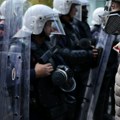 Trinaesti dan protesta u Tirani: Demonstranti se okupljaju ispred Ministarstva obrazovanja, pojačano prisustvo policije