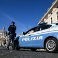 Muž odgrizao ženi uvo i udarao je čekićem Jezivo nasilje u Italiji