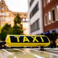 Od danas stupaju na snagu nova pravila za taksiste Svako vozilo mora biti bele boje ali postoji još 5 uslova koje moraju da…
