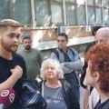 Sin profesorke koja štrajkuje glađu u pritvoru obratio se zaposlenoj na blokadi suda: „Moja majka nije dobro, vi stojite na…