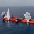 (Video) Upali na brod, pa ga digli u vazduh! Objavljen dramatičan snimak napada Huta u Crvenom moru: Namamili posadu, pa…