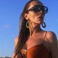 Sirena na stenama! Anabela Atijas se skinula u kupaći, fanovi u transu (foto)