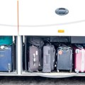 Uhapšena žena koja je držala dete (2) u koferu! Vozač autobusa primetio da se nešto pomera i spasio devojčicu