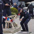 Krvavi obračun na pumpi u Beogradu: Mladića napali sekirom, kamere ih snimile