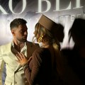 Naš poznati pevač ženi se pevačicom za kojom je bila raspisana poternica Starija je od njega, a decu je prihvatio kao svoju!…