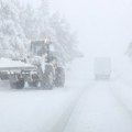 Zatrpani su - sneg visok i do jednog metra; Mećava ne prestaje satima FOTO